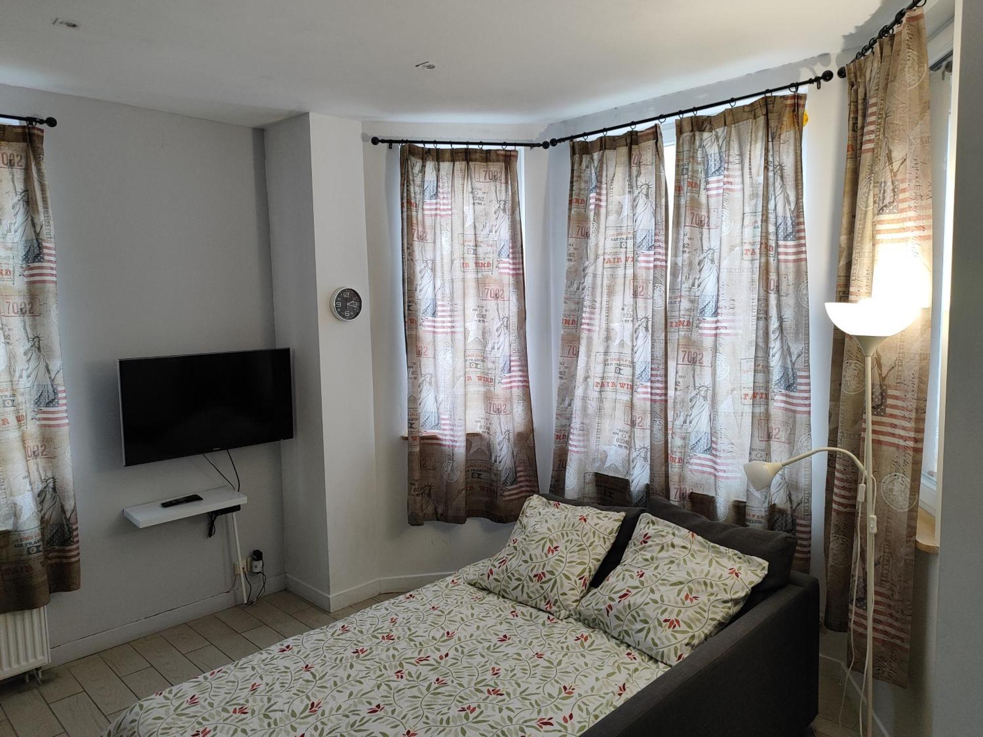 Spacieux Avec Parking Et Terrasse Appartement De Panne
